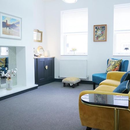 One Bedroom Luxury Ground Floor Apartment With Parking In Heart Holt Холт Экстерьер фото