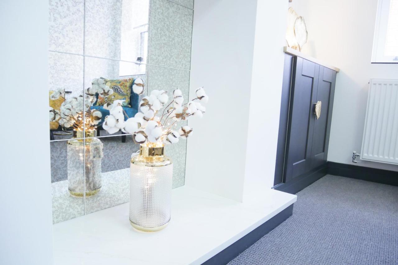 One Bedroom Luxury Ground Floor Apartment With Parking In Heart Holt Холт Экстерьер фото