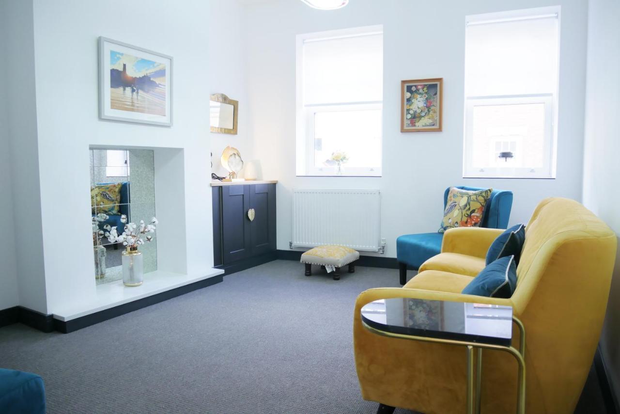 One Bedroom Luxury Ground Floor Apartment With Parking In Heart Holt Холт Экстерьер фото