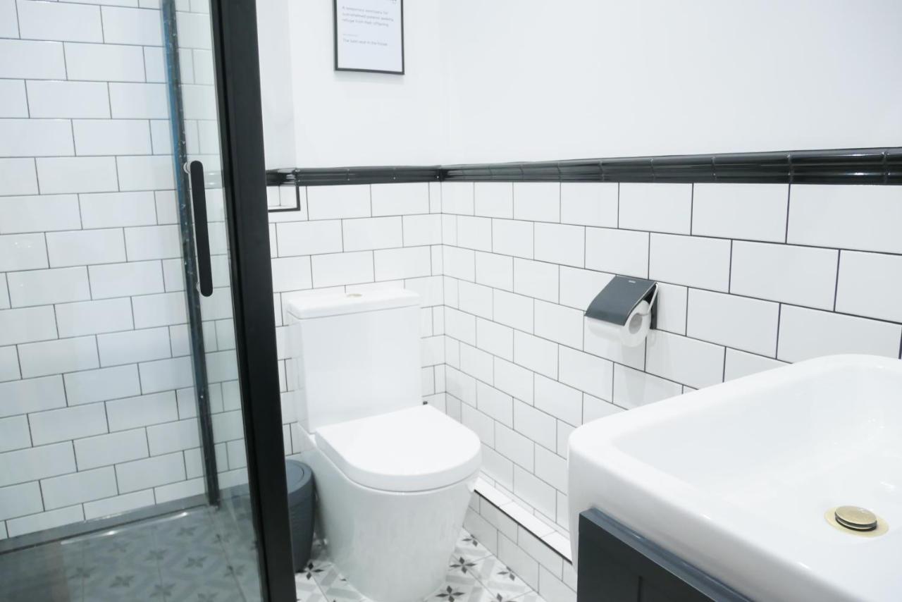 One Bedroom Luxury Ground Floor Apartment With Parking In Heart Holt Холт Экстерьер фото